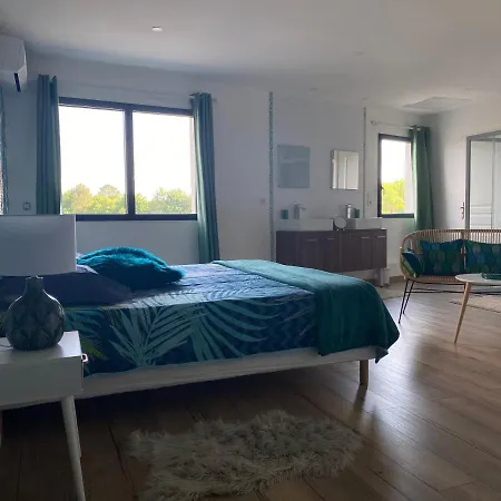 A Mi-chemin En Medoc, Chambres D'hotes Bed & Breakfast