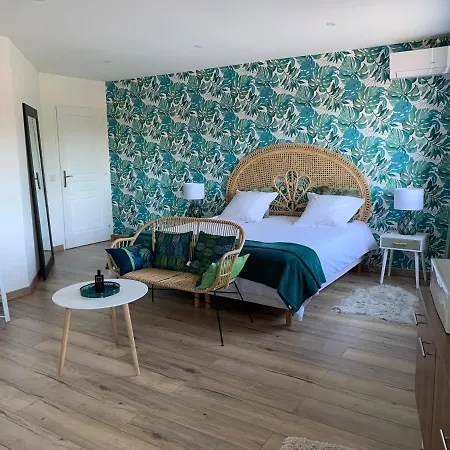 A Mi-chemin En Medoc, Chambres D'hotes *