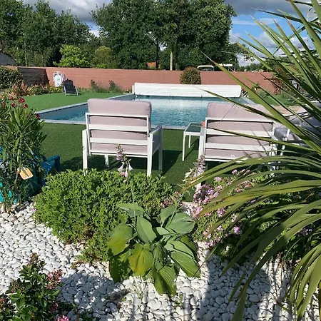 A Mi-chemin En Medoc, Chambres D'hotes Bed & Breakfast Le Temple (Gironde)